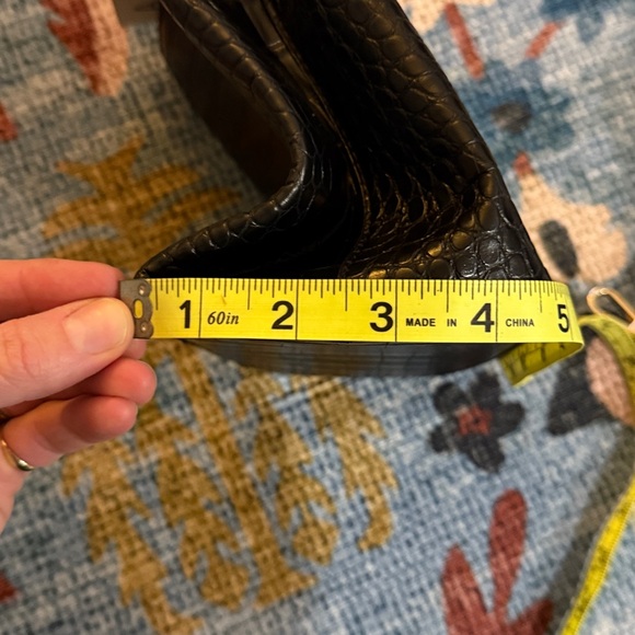 NWT • AOTA • vegan Elena croc embossed crossbody bag - Picture 4 of 8